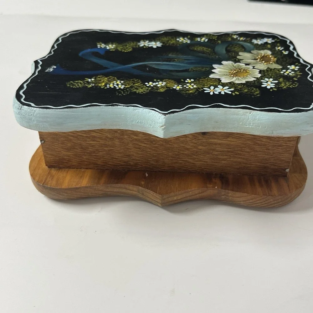 Vtg Tole Painted Black Daisy Wood Trinket Box Handmade Artist Signed‎